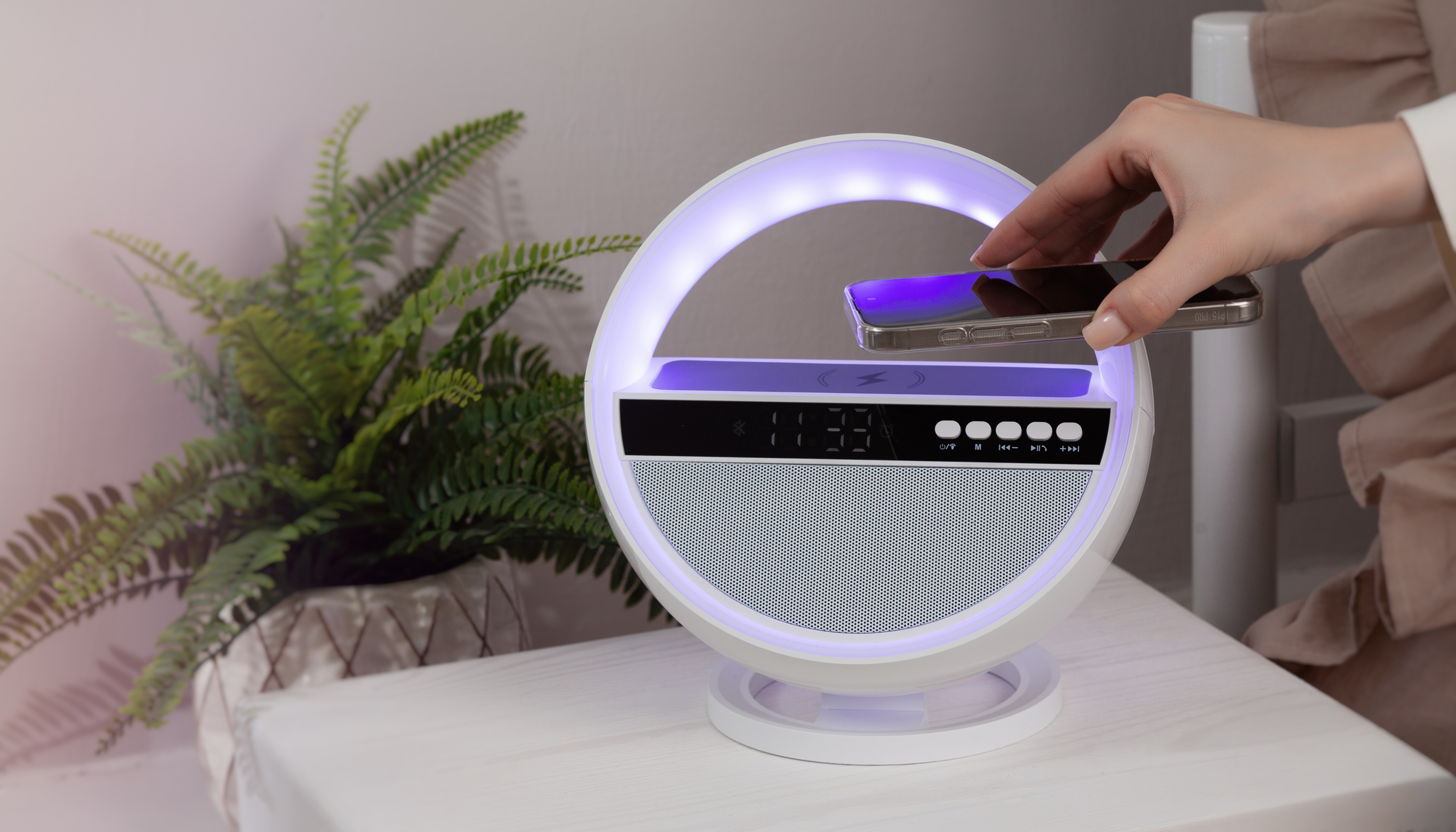 Bluetooth колонка "Smart Orb" 5Вт с беспроводным (15W) ЗУ, лампой, часами, FM радио, белый