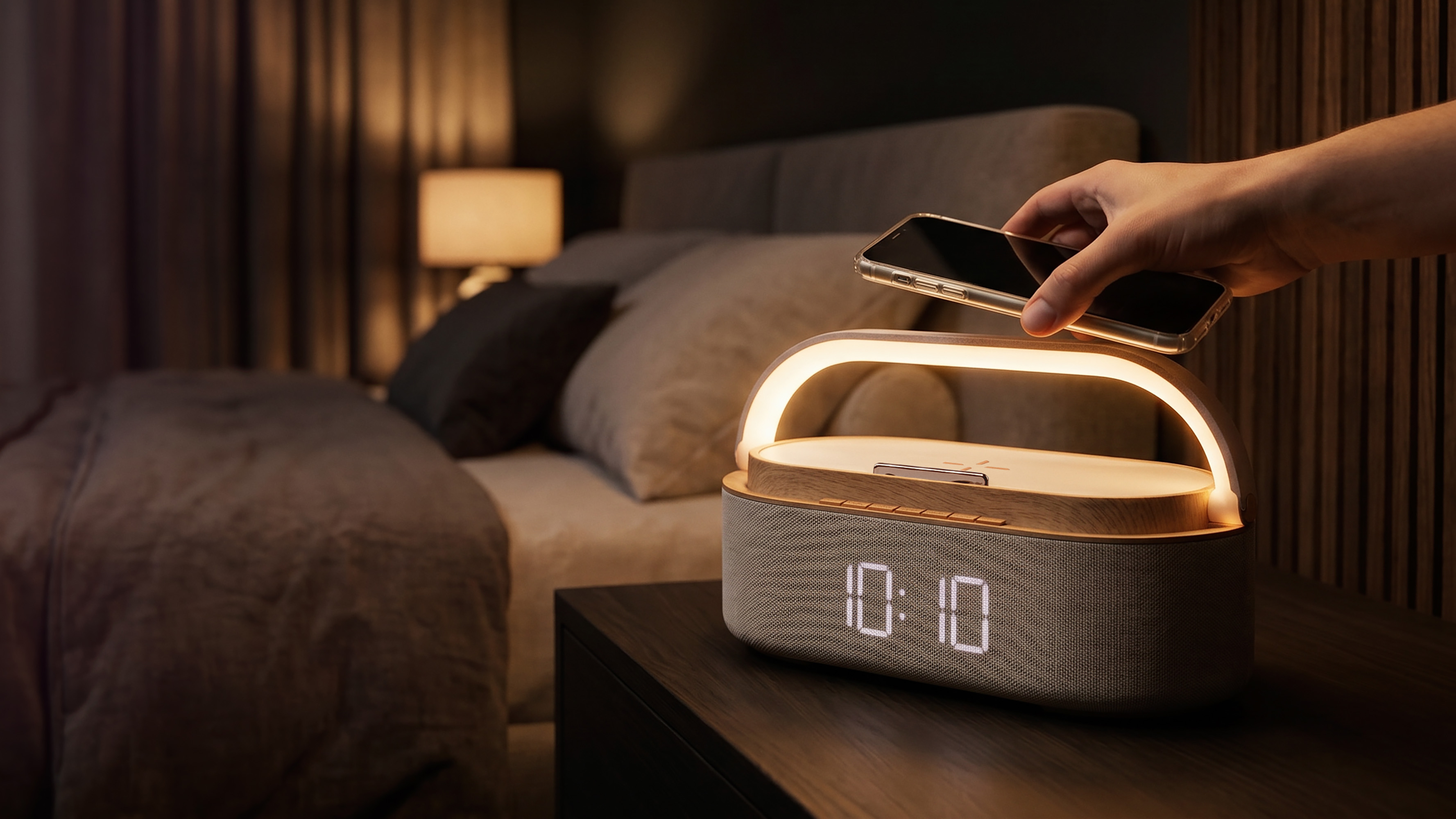 Bluetooth стерео-колонка "Smart Band" 10Вт (2х5Вт) с беспроводным (15W) ЗУ, лампой, часами, FM радио, бежевый