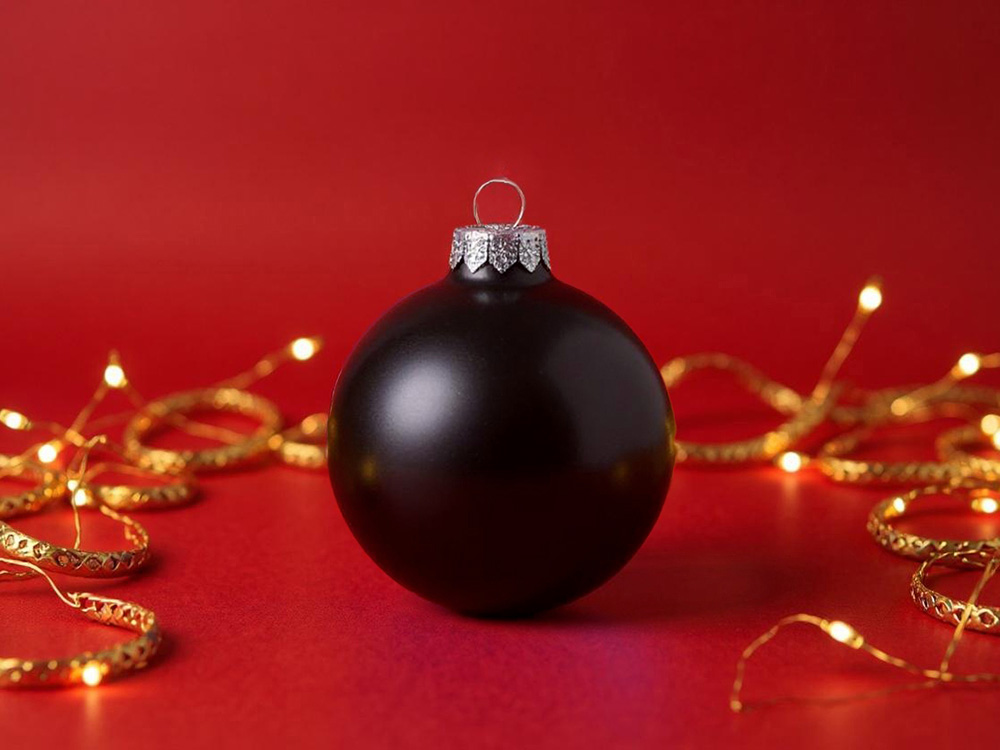 Стеклянный елочный шар Christmas bauble, черный металлик, с серебристым колпачком в черной коробке