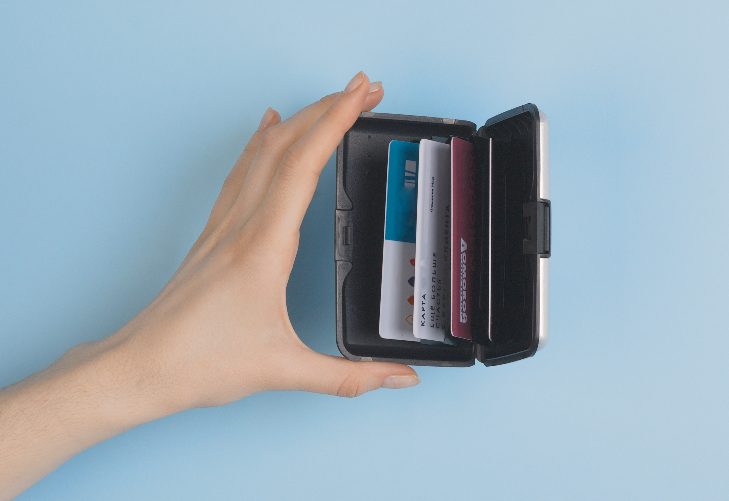 Футляр "Trust" для банковских карт и визиток с RFID - защитой от считывания данных, серебристый, серебристый