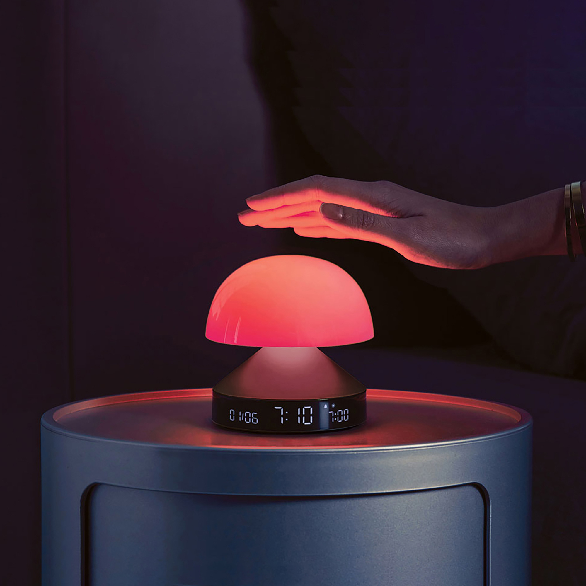Светильник с часами и световым будильником Mina Sunrise с логотипом LEXON | Print Logo