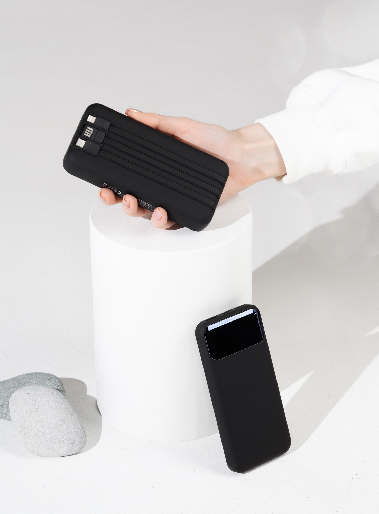 Зарядное (22.5W) устройство "Top Grade SOFTTOUCH" 20000 mAh с подсветкой логотипа, встроенными кабелями и цифровым индикатором заряда фото на сайте Print Logo.