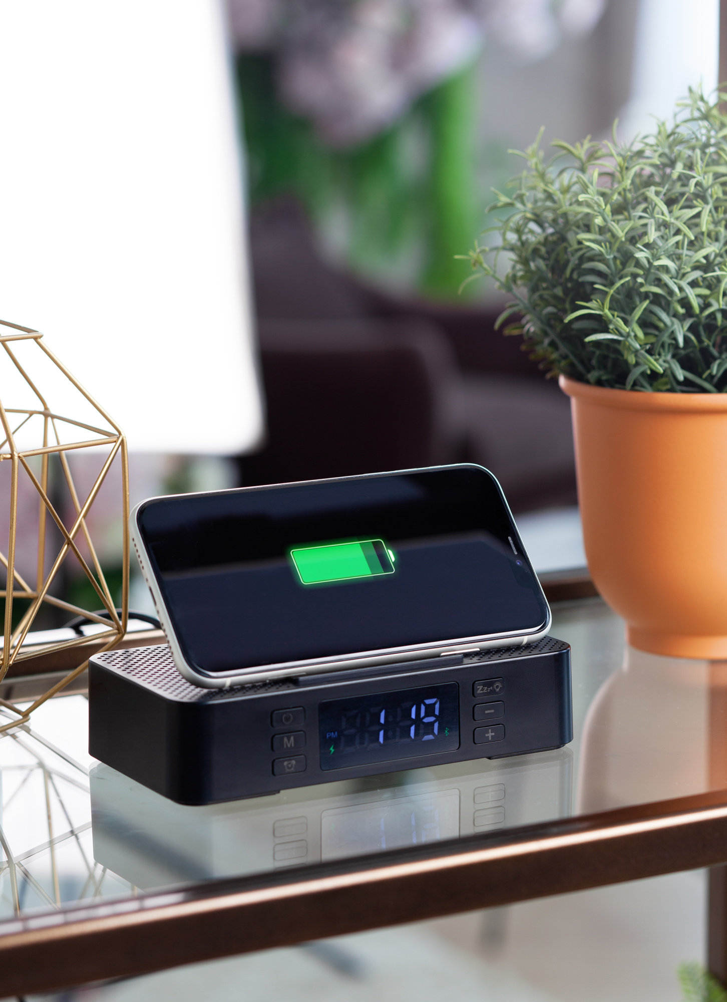 Настольные часы "Smart Box" с bluetooth колонкой (2х3Вт), беспроводным (15W) зарядным устройством и складной подставкой под смартфон фото на сайте Print Logo.