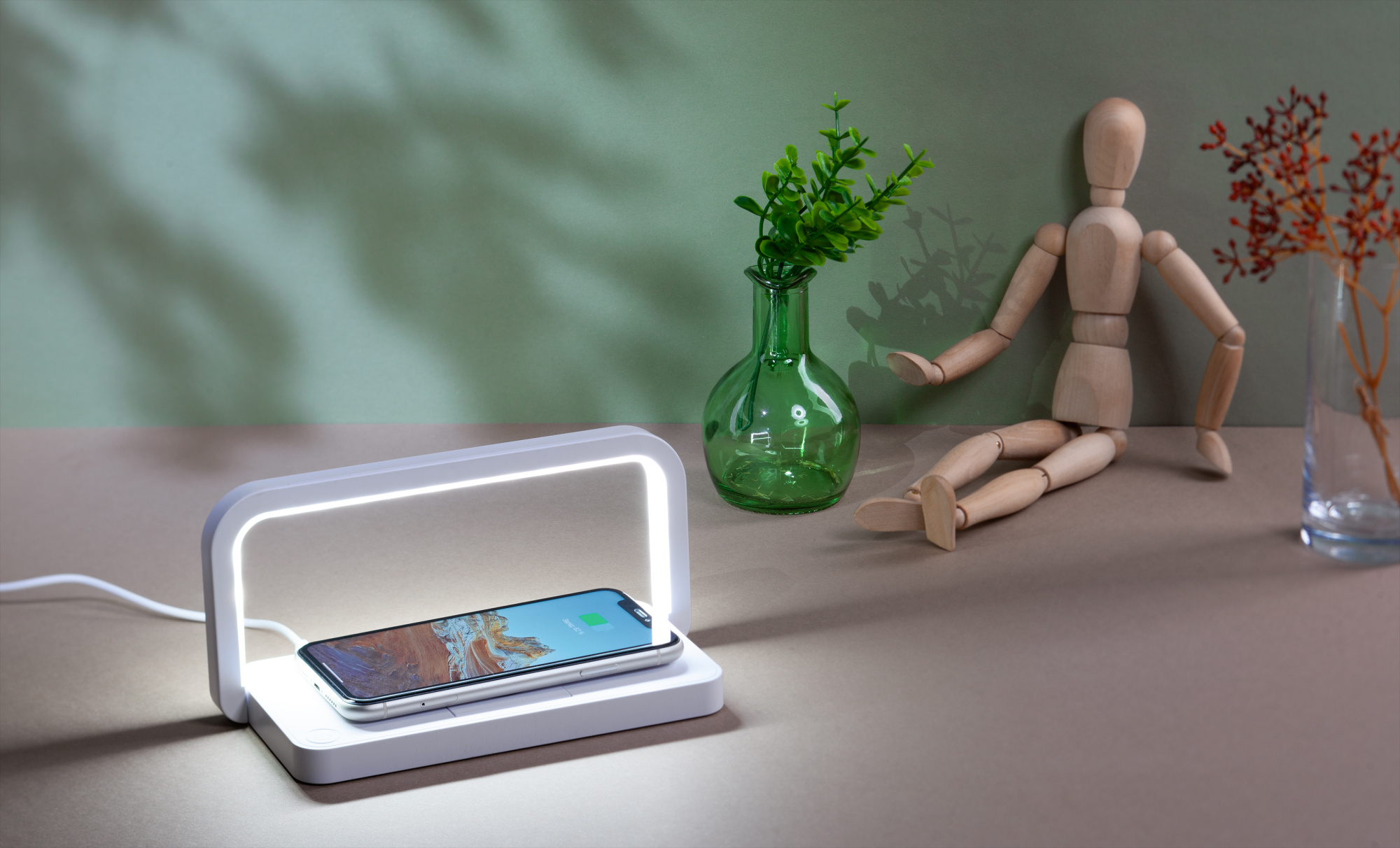 Лампа складная "Smart Light" с беспроводным (10W) зарядным устройством и подставкой для смартфона фото на сайте Print Logo.