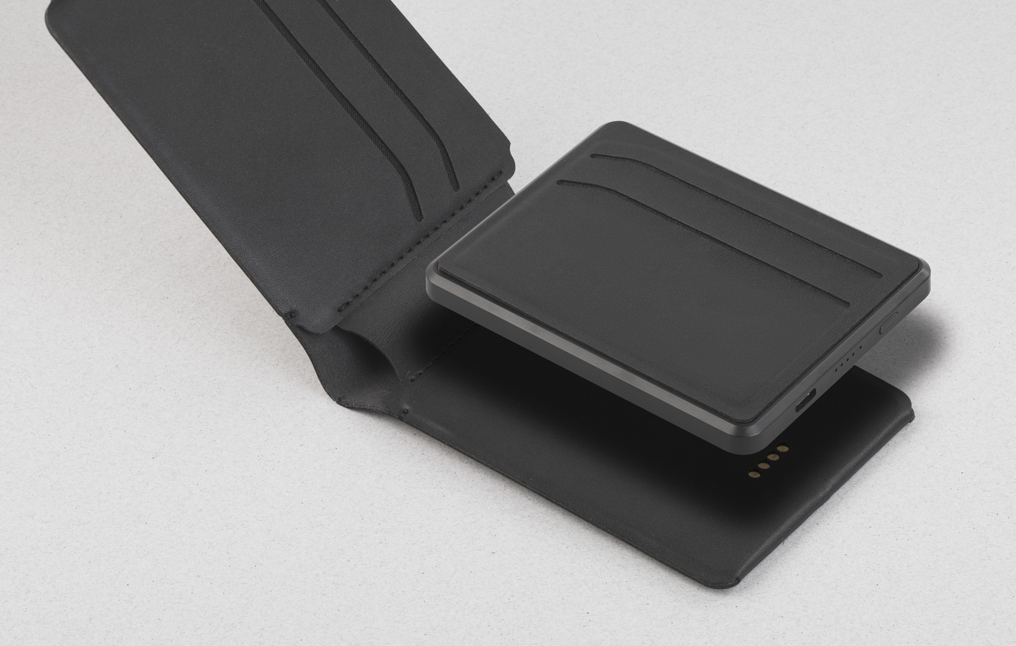 Портмоне со cъёмным (на магните) беспроводным зарядным устройством 3000 mAh фото на сайте Print Logo.