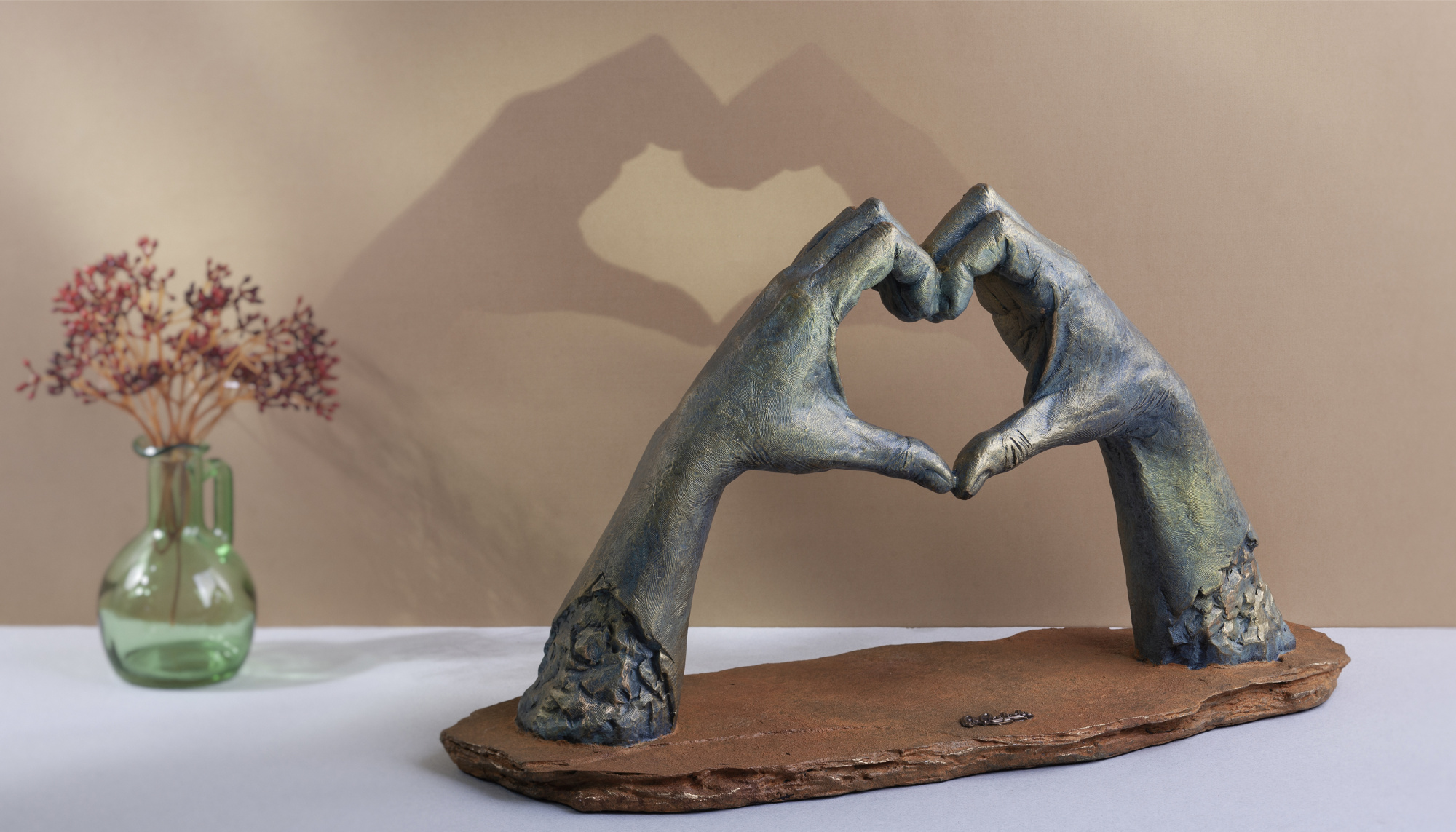 Скульптура "Люблю", коричневый