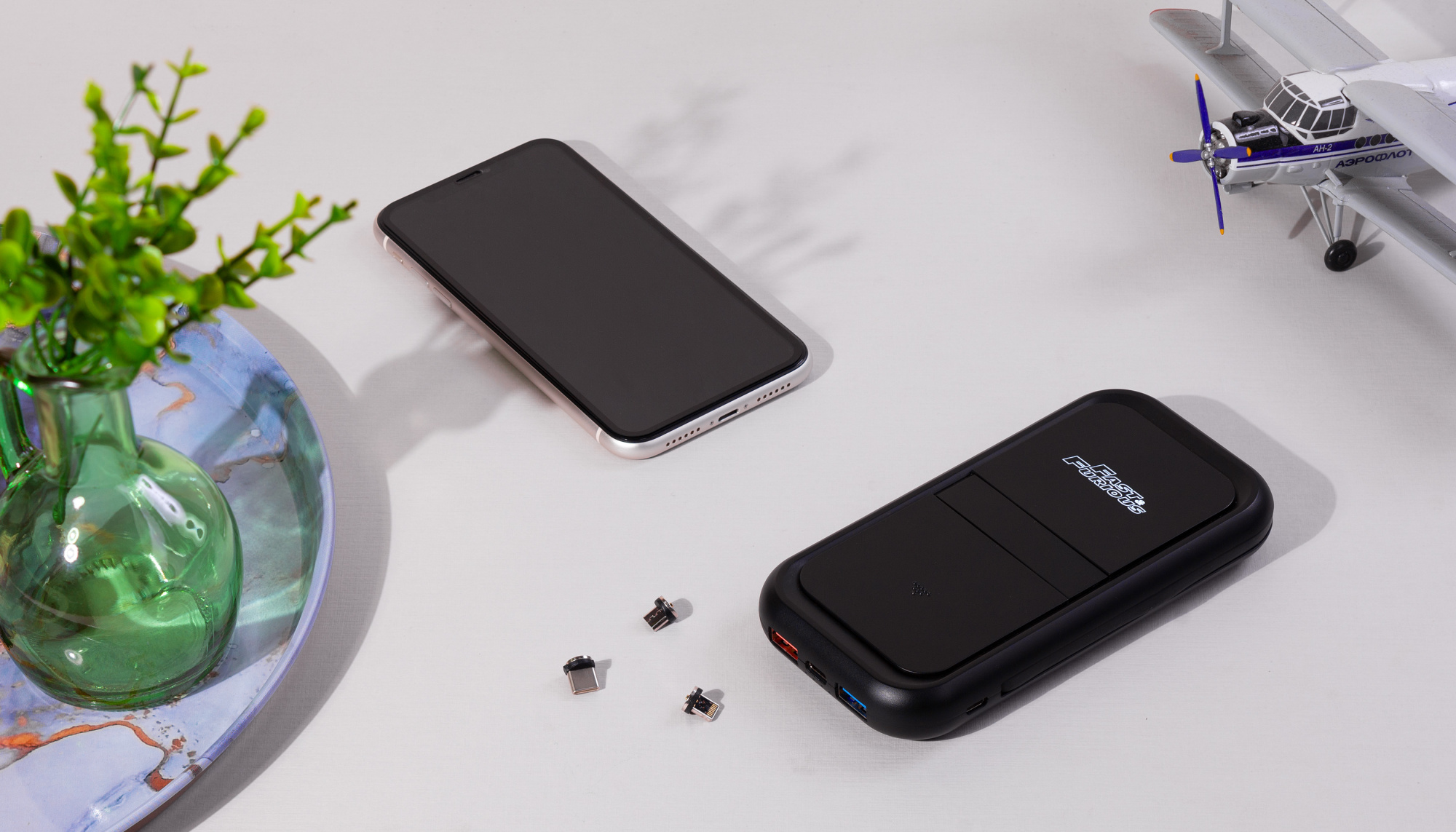 Беспроводное ЗУ "Fast &amp; Furious", 10000 mAh, с быстрой (22.5W/15W) зарядкой, с магнитным кабелем и набором переходников, с подсветкой логотипа фото на сайте Print Logo.