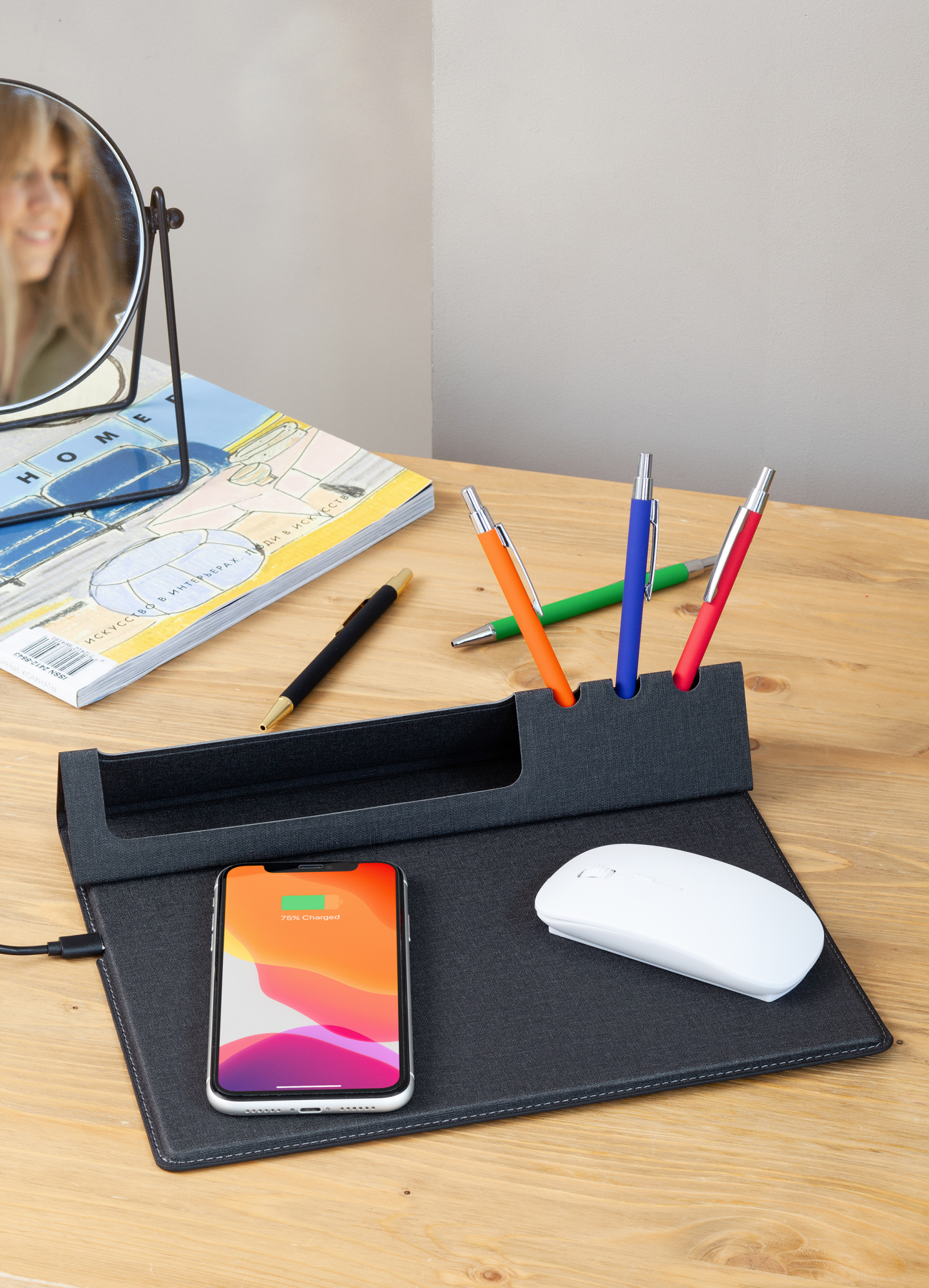 Настольная складная подставка "Cool Desk" с беспроводным (10W) зарядным устройством и ковриком для мыши фото на сайте Print Logo.